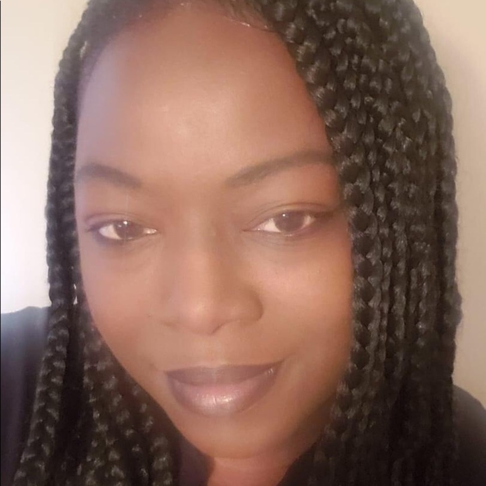 Meet your Posher, Latia